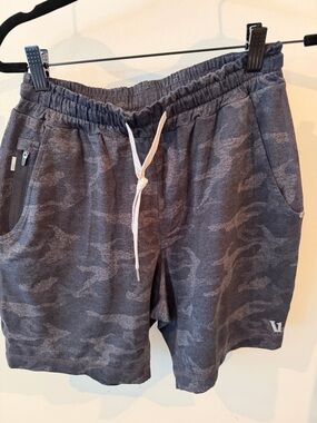 Vuori men’s short black camo print